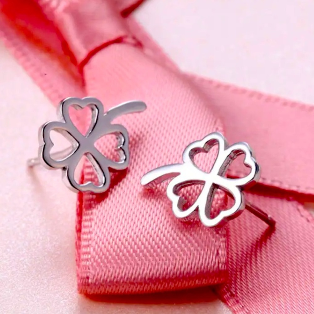 Clover 🍀 Lucky Stud Earrings